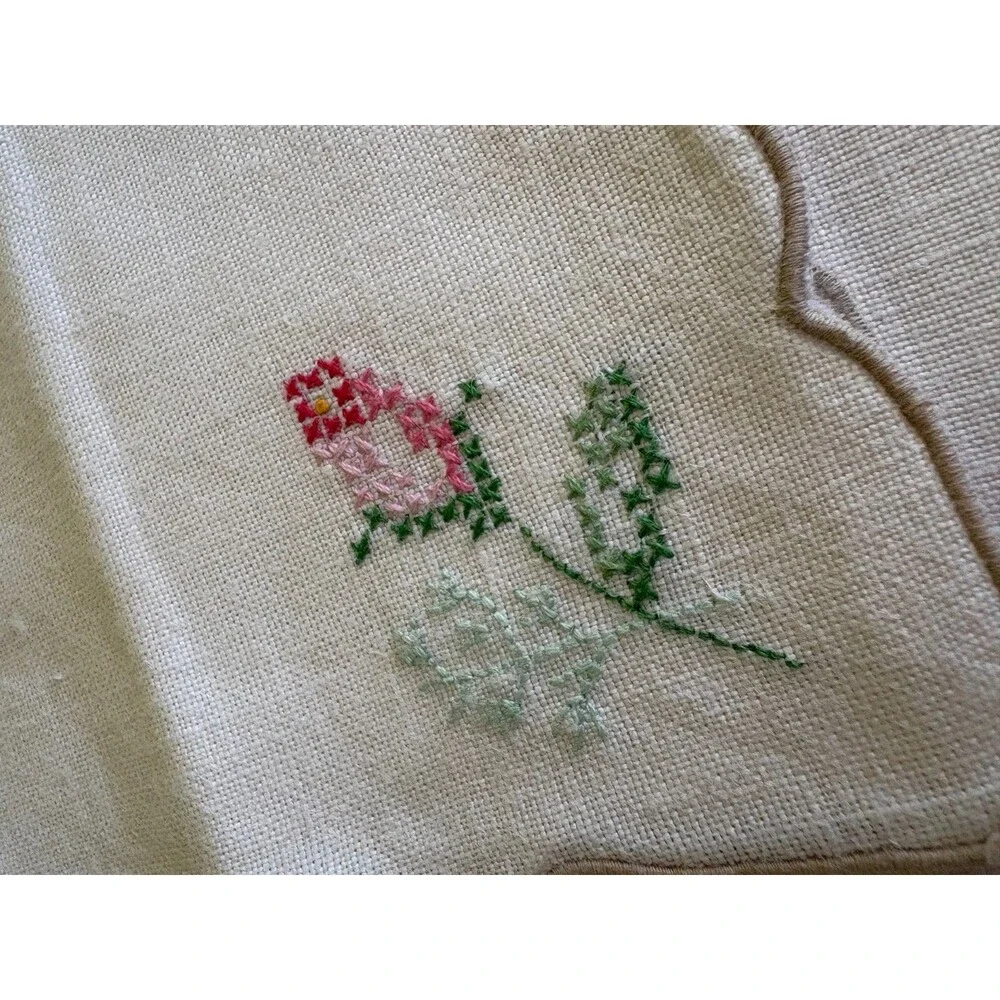 Set of 5 Vtg Hand Embroidered Pink Rosebud Linen Cotton Napkins 11x13